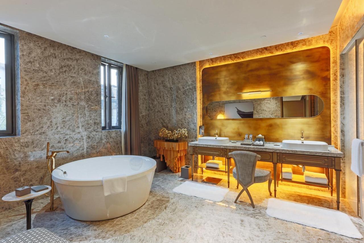 Luxehills Maison Albar Hotel Chengdu Bagian luar foto